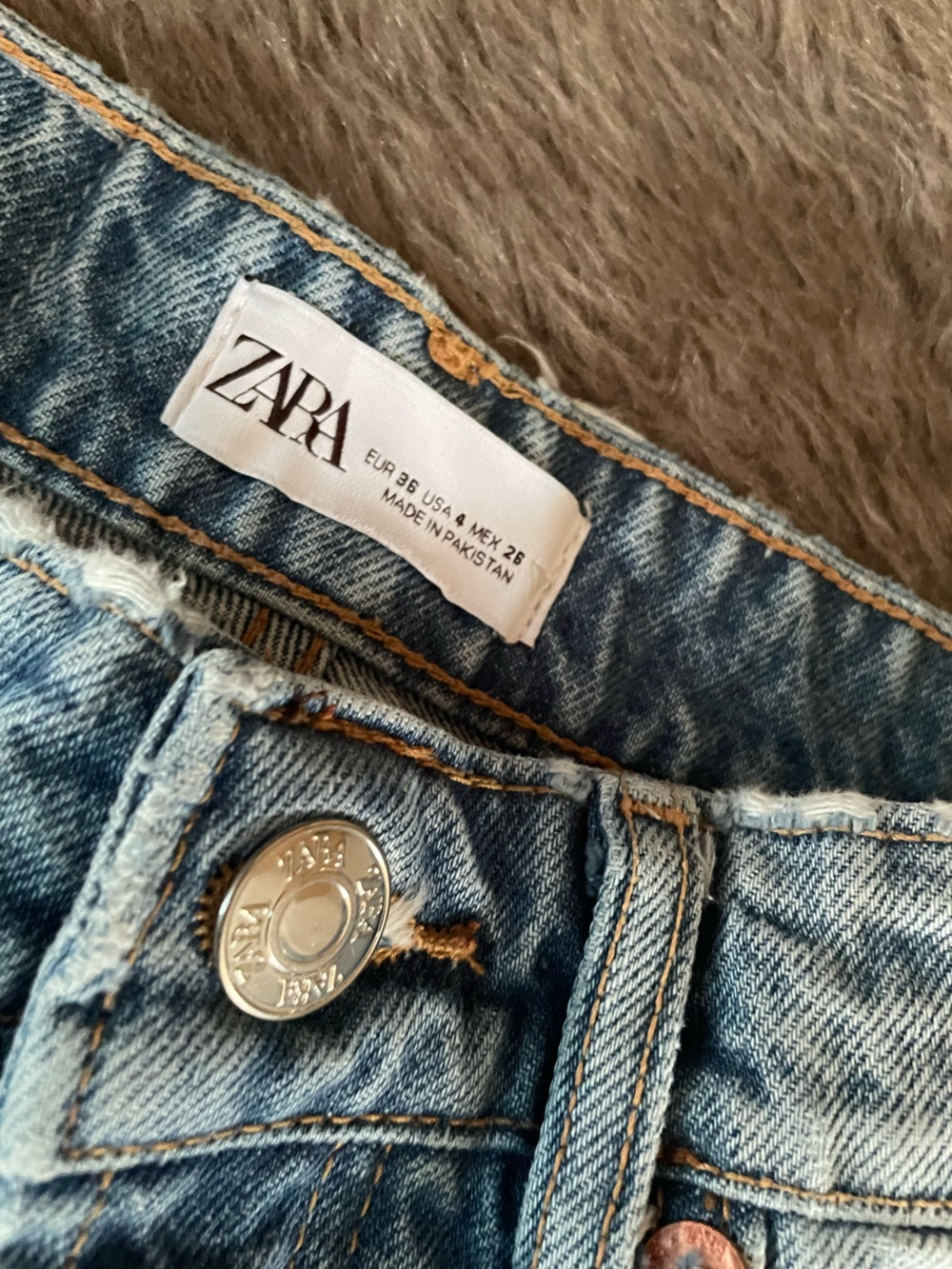 ZARA Light Blue High-Rise Jeans ( 4 )